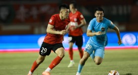 北京国安三后卫阵型遇挑战，赛迪恩战术调整效果不佳，下课传闻不断